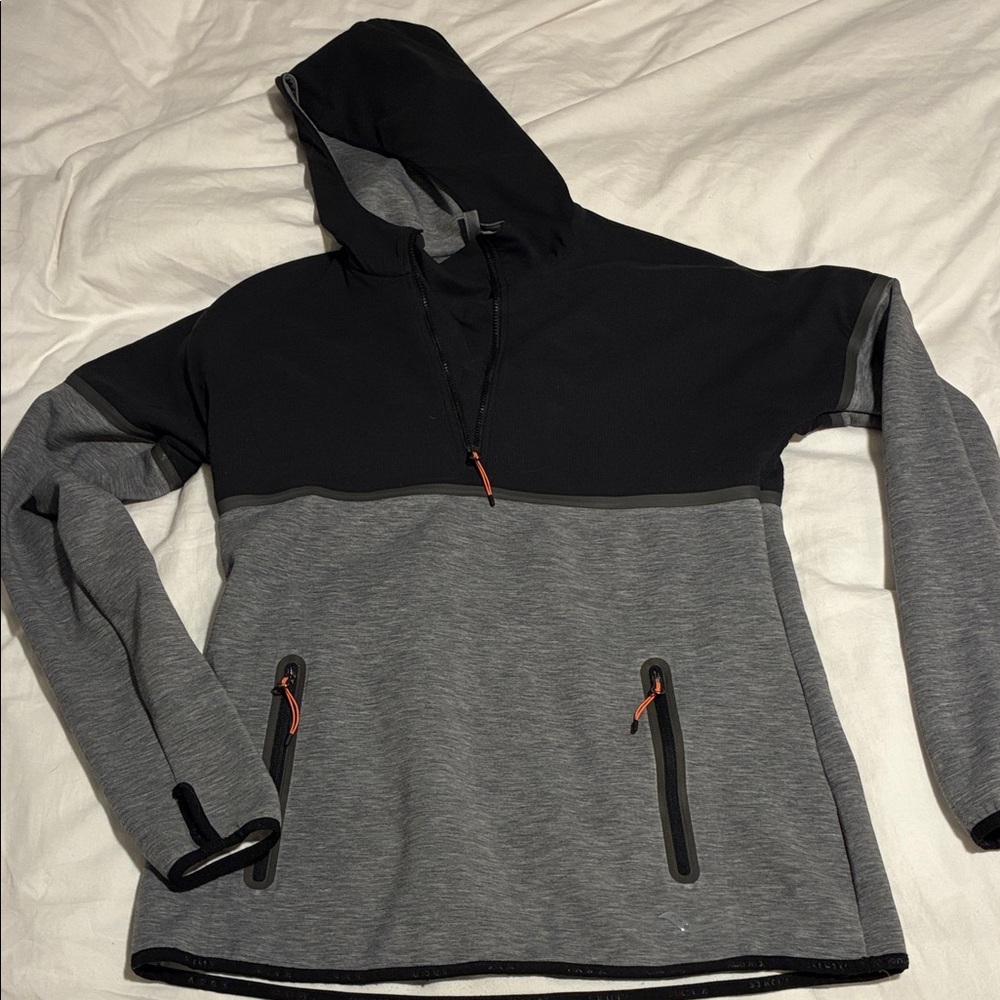 Saucony Two-Tone Black and Gray Sweater